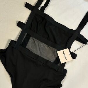 NWT Camille Strappy Back Bodysuit in Black | Superdown | sm